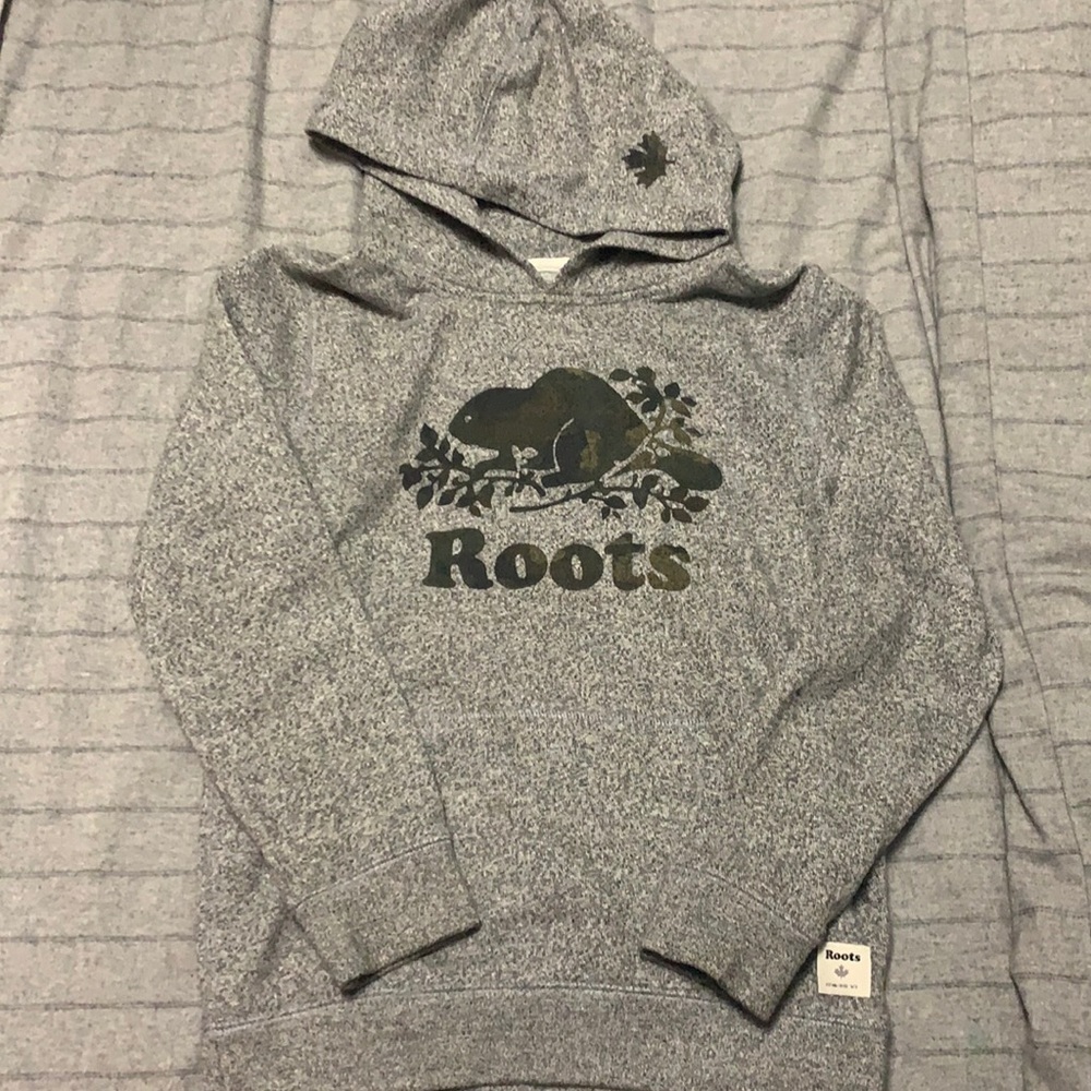 - ROOTS BOYS SWEATER -